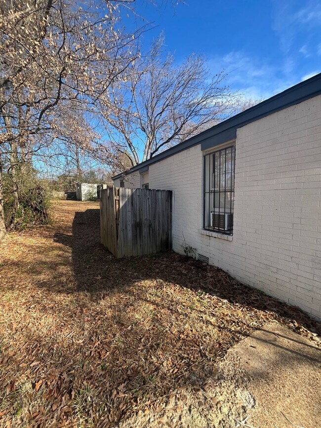 Building Photo - 632 Harahan Rd