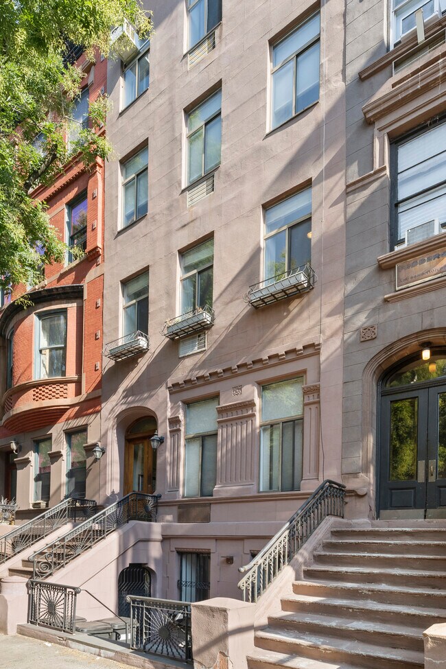 Building Photo - 117 W 82 St