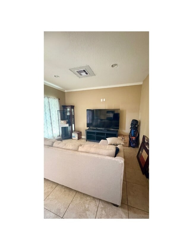 Building Photo - 2433 Duncan Dr