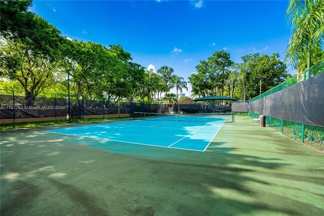 Building Photo - 19901 E Country Club Dr