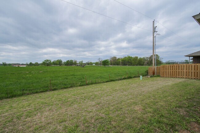 Building Photo - Like New Beautiful 3/2 Home in Gentry