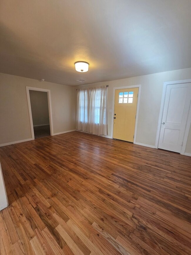 Primary Photo - ?Cute Home in Norman 7 minutes from OU Campus! ?