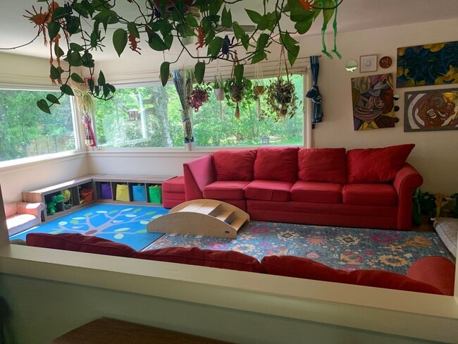 Building Photo - Charming Midvale Heights Ranch