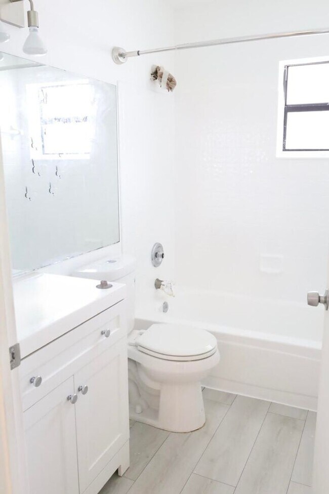 Building Photo - 2540 Carambola Cir N