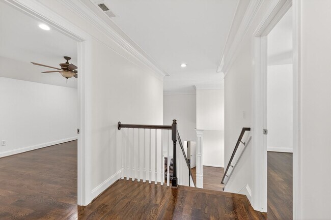 Building Photo - Beautiful 6BR Executive Brentwood Home with Pool