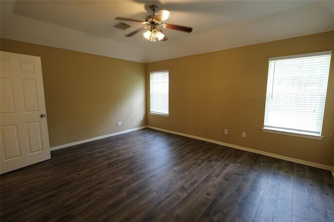 Building Photo - 2714 Cliffdale St