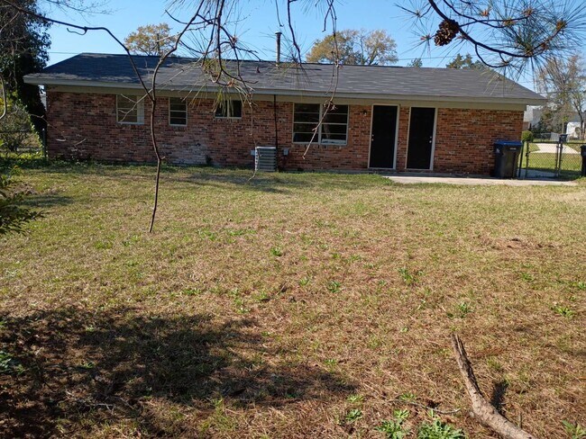 Building Photo - 3404 Covington Dr