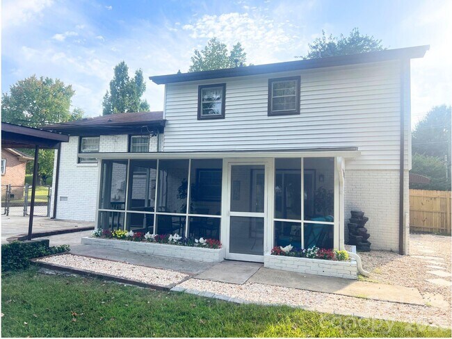 Building Photo - 2213 Milton Rd