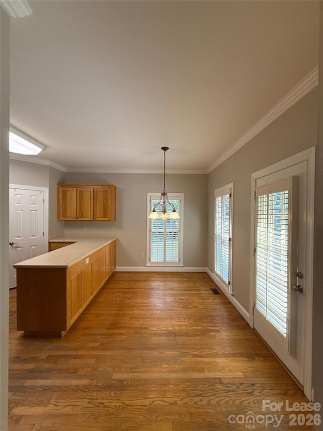Building Photo - 2649 Willowbrook Dr