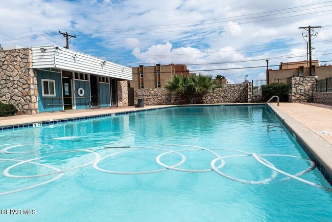 Building Photo - 6400 Edgemere Blvd