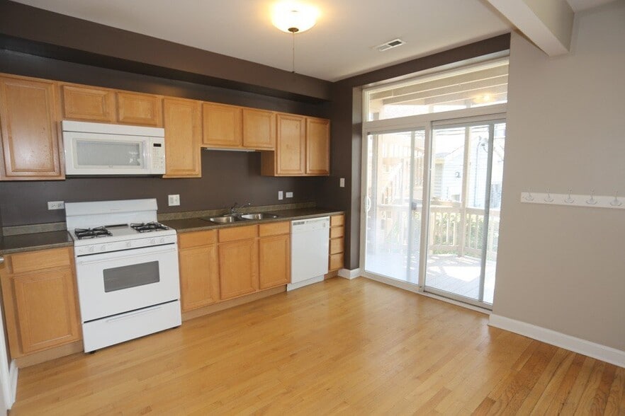 Building Photo - 5208 N Sawyer Ave