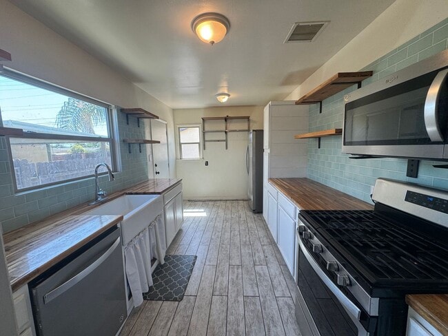 Building Photo - Charming 4-Bedroom Home