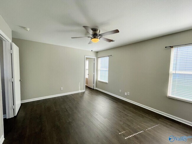 Building Photo - 200 Whitestone Dr NE