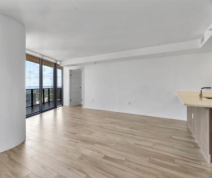 Building Photo - 801 S Miami Ave