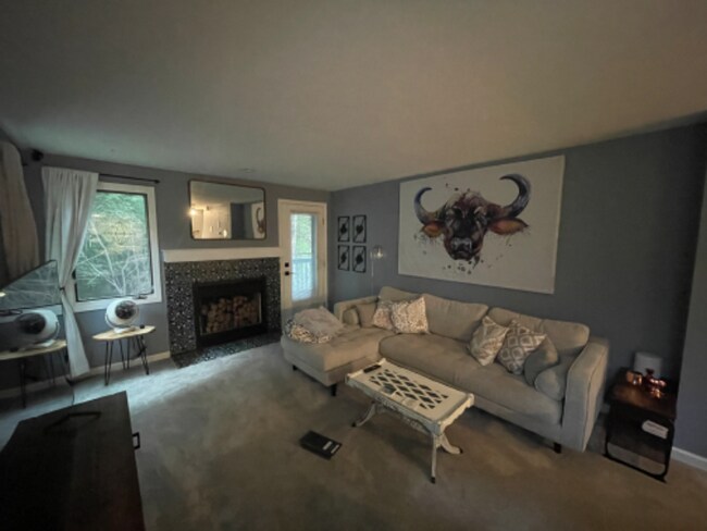 Building Photo - 10227 Jamestown Dr