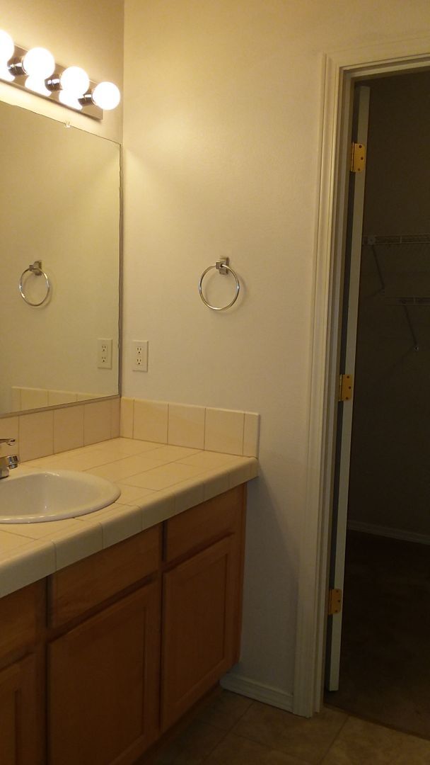 Building Photo - Beautiful Bethel-Danebo Home