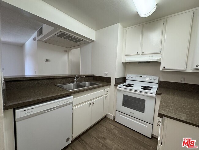 Building Photo - 15425 Sherman Way