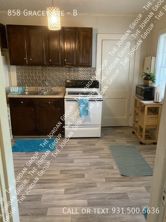 Building Photo - 858 Gracey Ave