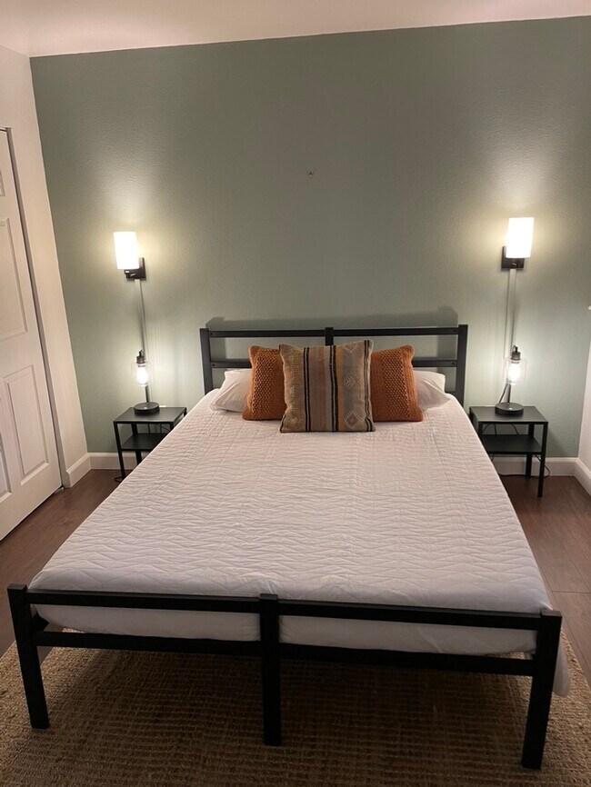 Bedroom 1 view 1 - 27 Centaur Ct