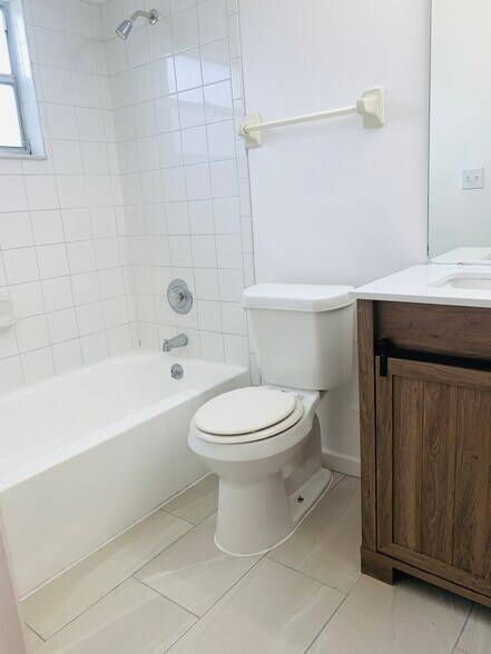 Building Photo - 428 Banana Cay Dr