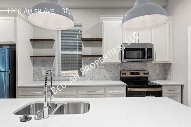 Primary Photo - 2bd/2ba Luxury Penthouse Apartment