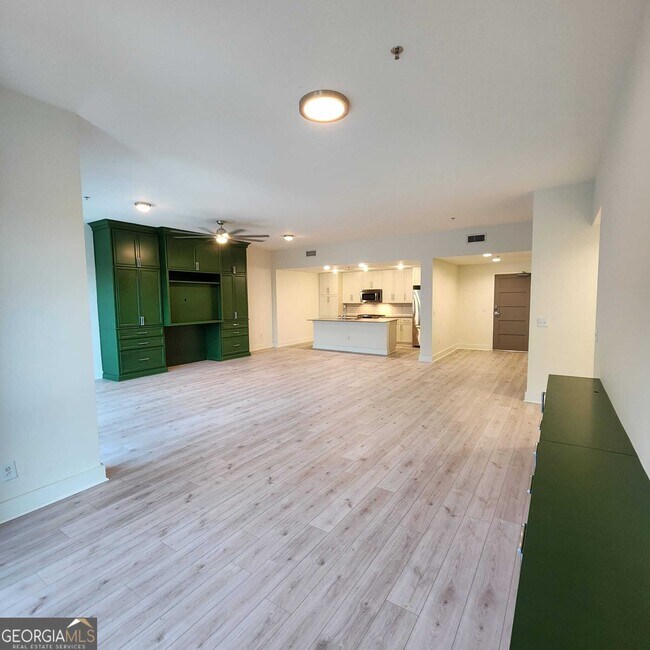 Building Photo - 1100 Howell Mill Rd NW