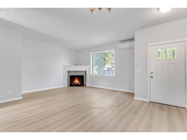 Building Photo - Modern Home 4 Beds 3 Baths in Beaverton!