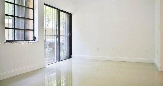 Building Photo - 1990 Brickell Ave