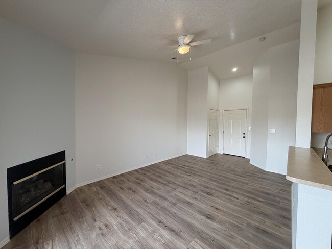 Building Photo - 1105 Meadowlark Way SE