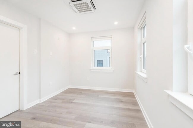 Building Photo - 3449 Scotts Ln