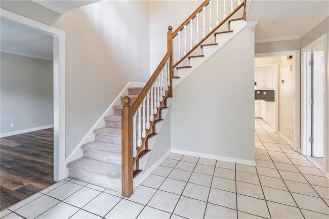 Building Photo - 736 Singley Dr