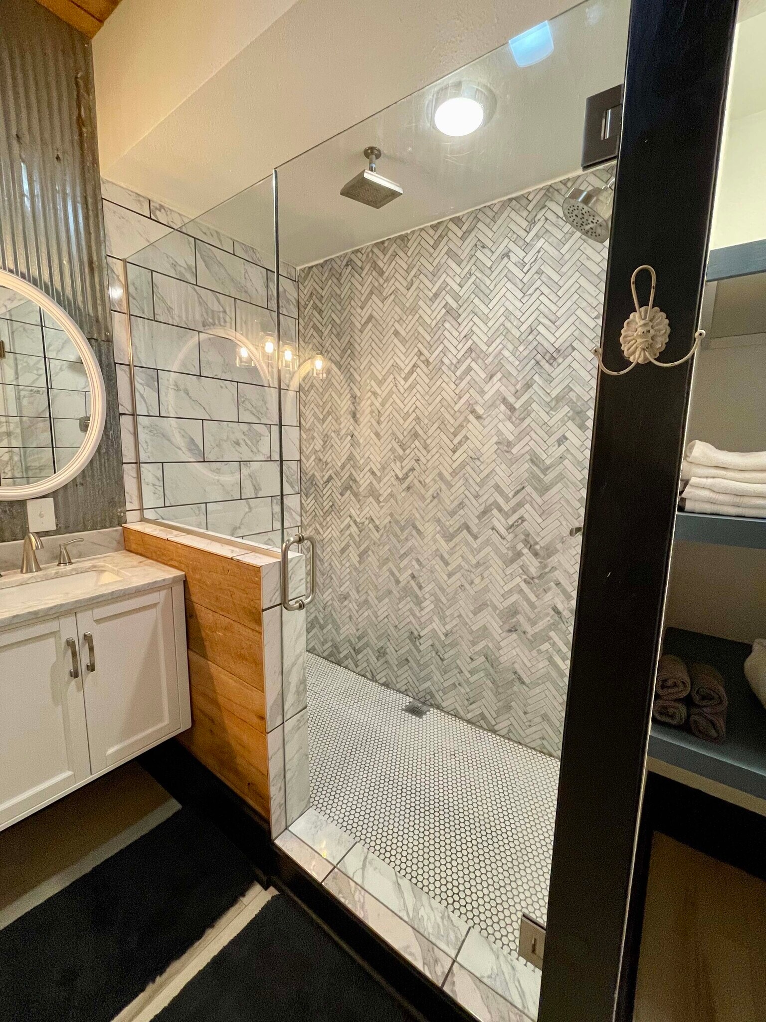 Building Photo - 719 S. Baker St.