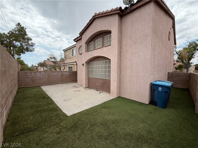 Building Photo - 6070 Chisolm Trail