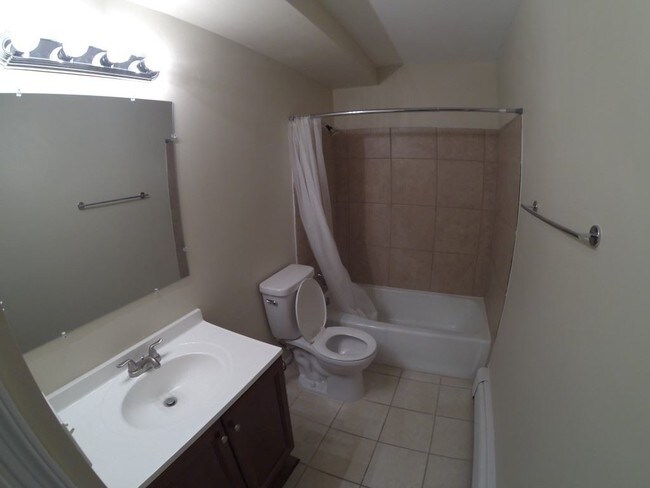 Building Photo - 2 br, 1 bath Apartment - 245 Mathews Road