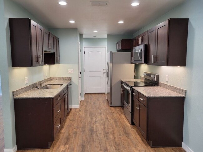 Building Photo - rf2616