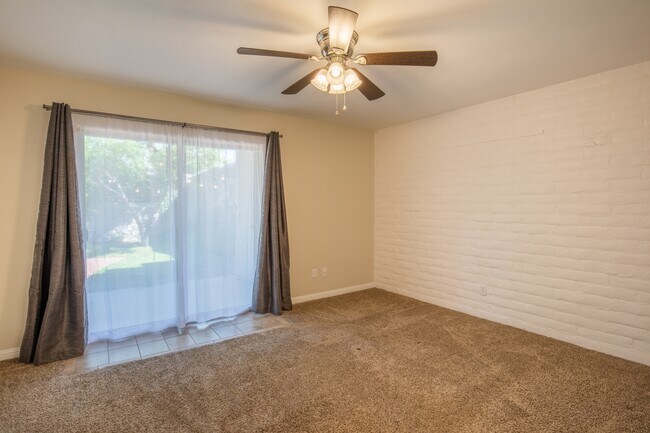 Building Photo - 2921 Valle Vista