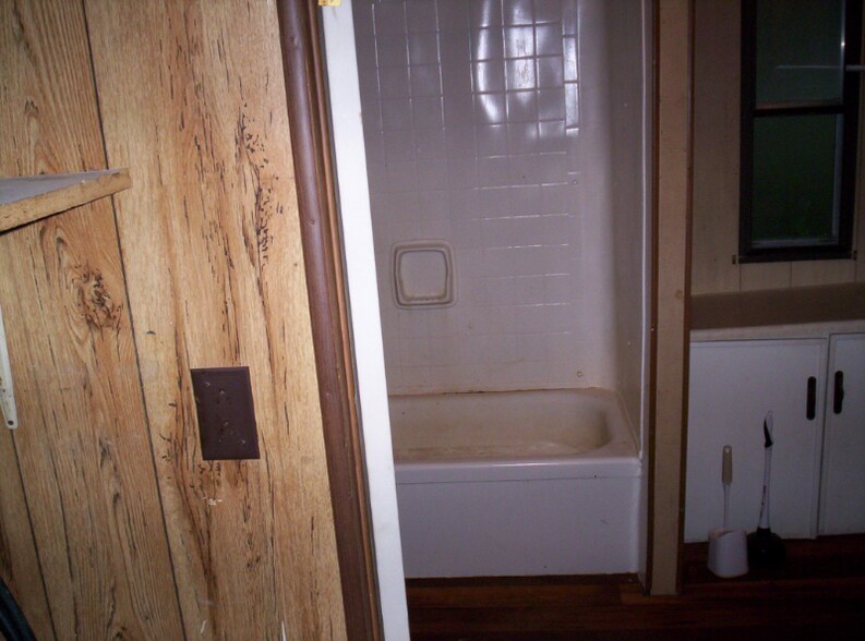 Building Photo - 547 Creekside Dr