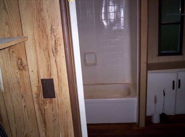 Building Photo - 547 Creekside Dr