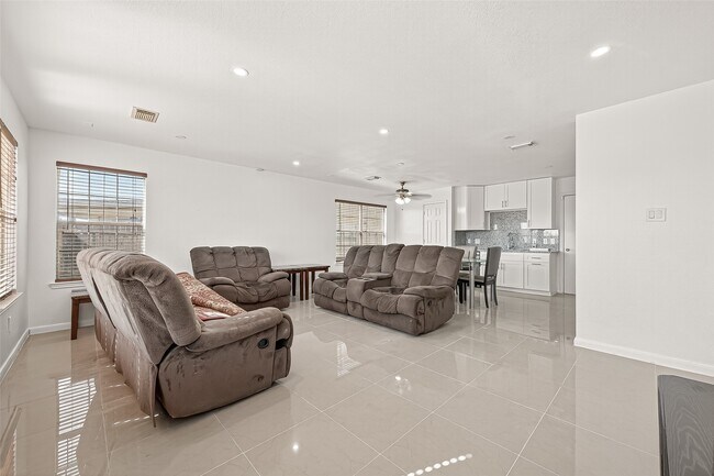 Building Photo - 15707 Crooked Arrow Dr