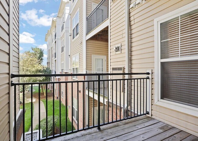 Building Photo - 3820 Lightfoot St