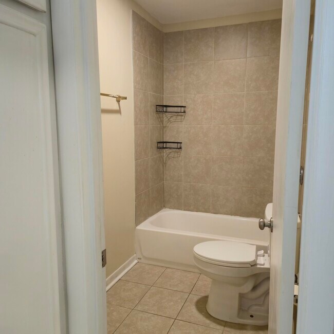 Building Photo - 348 Woodham Ct