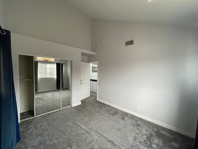 Building Photo - Newly Remodeled 3 bed 2.5 bath Long Beach ...