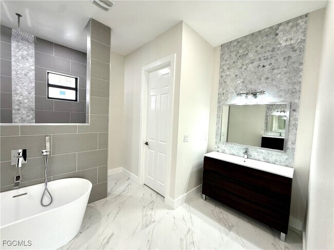 Building Photo - 1926 NW 21st St