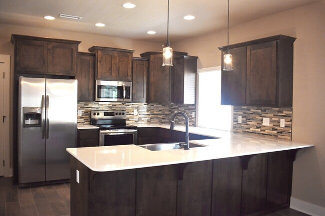 Building Photo - Upscale 4 Bedroom 3.5 Bathroom Home in Fayetteville!!