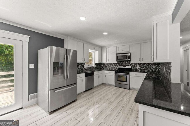 Building Photo - 4035 Thames Dr