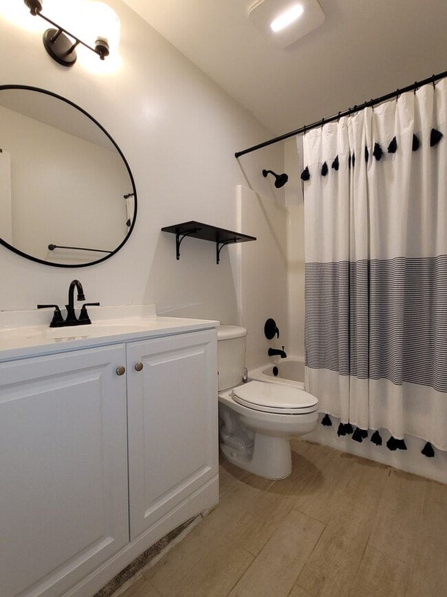Building Photo - 4 Bed/2 Bath w/ Huge Basement Minutes from...