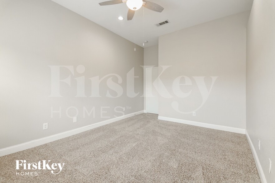 Building Photo - 503 Harvard Dr