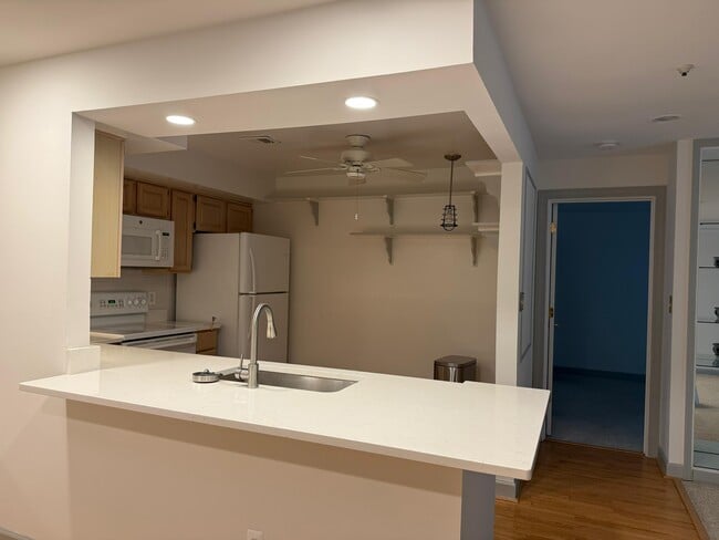 Building Photo - 12221 Fairfield House Dr