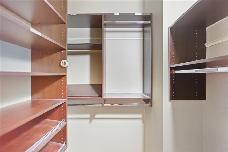 Building Photo - 208 W Washington St