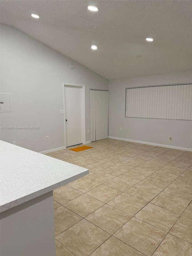 Building Photo - 2550 SW 18th Terrace